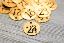 Ciondoli per calendario dell’avvento con numeri in Handlettering dall‘1 al 24 - Cod. art. 8307