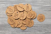Ciondoli per calendario dell’avvento con numeri in Handlettering dall‘1 al 24 (marrone) - Cod. art. 8307