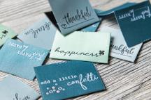Set di Design di etichette tessute 'happiness colored' by Unikati - Cod. art. 9117