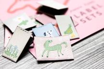 Set designer di etichette tessute 'Of Horses and Flowers' di Annika Klaas - Cod. art. 9301
