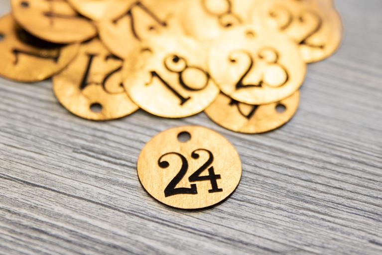 Ciondoli per calendario dell’avvento con numeri in Handlettering dall‘1 al 24 - Cod. art. 8307